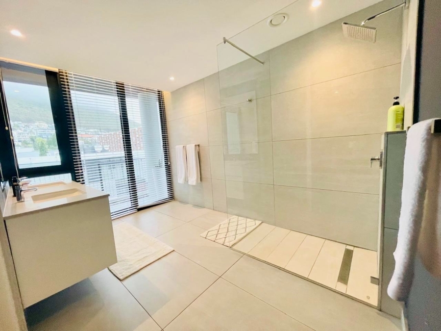 4 Bedroom Property for Sale in Green Point Western Cape